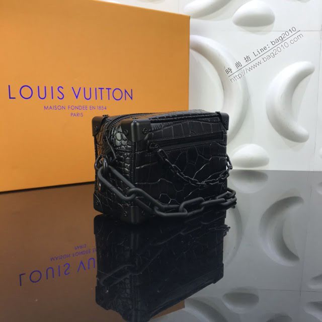 LV包包 LV新款男包 M44480 SOFT TRUNK鱷魚紋手袋 LV鏈條軟盒子挎包  ydh3665
